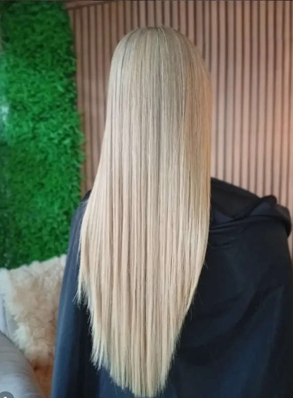 Cabelo loiro longo e liso