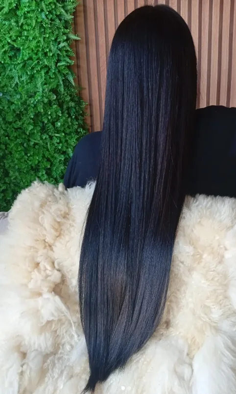 Cabelo preto longo e liso